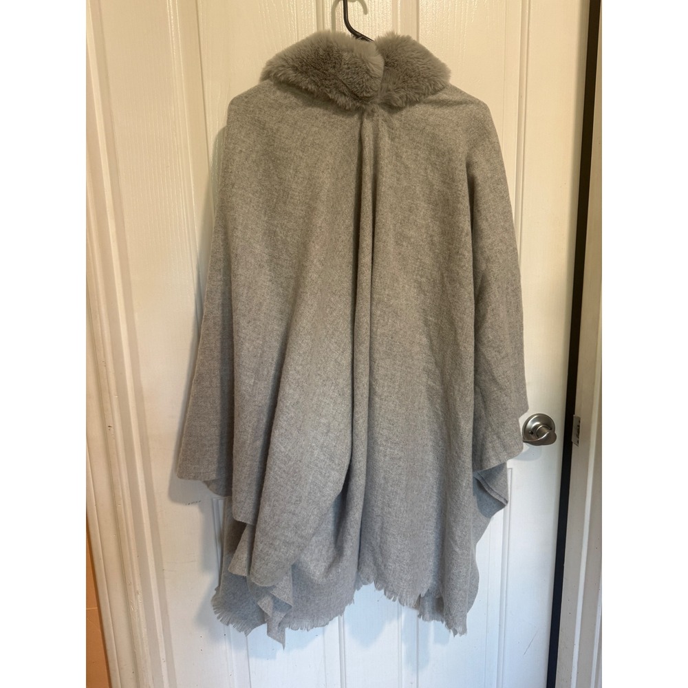 Liz Claiborne Gray Faux Fur Collar Cape Coat Wrap OS Heather Grey Outerwear - Picture 4 of 5